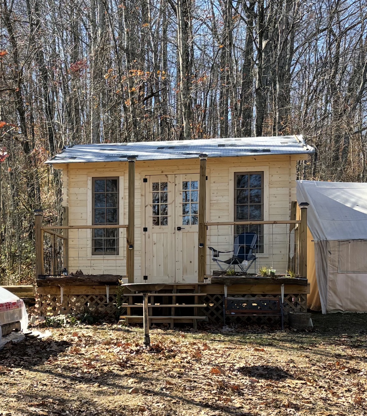 hilltop sunrise urban bunkie-style cabin hot shower queen bed new river gorge bridge Fayette county Fayetteville oak hill hilltop WV West Virginia full resolution